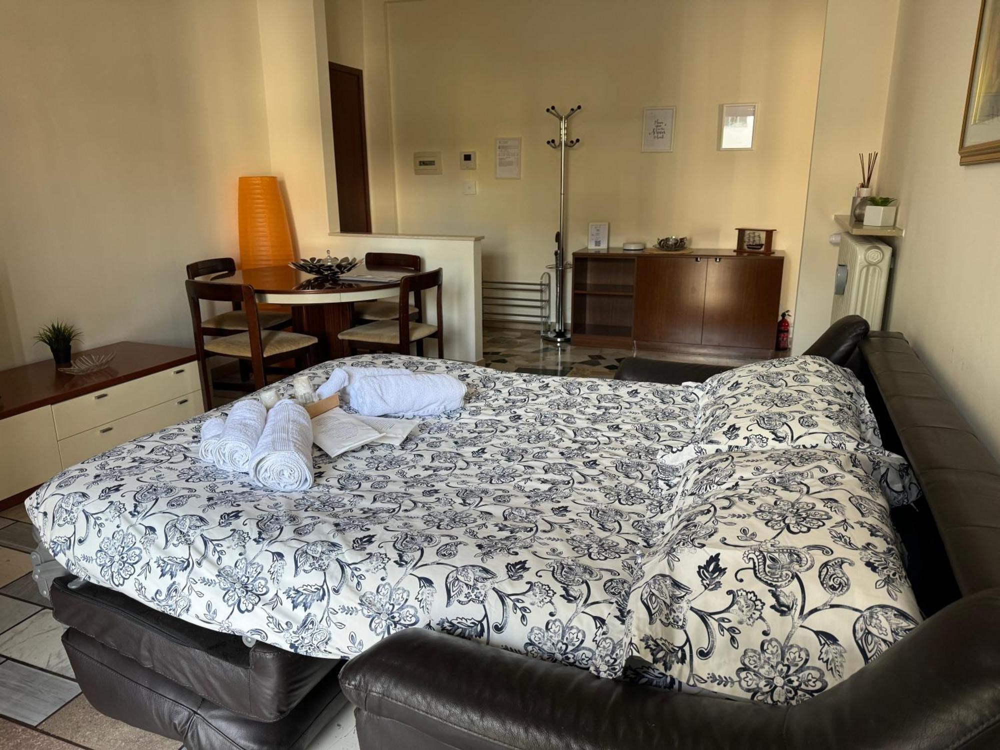 Casa Valentina Apartment Сан Донато Миланезе Екстериор снимка